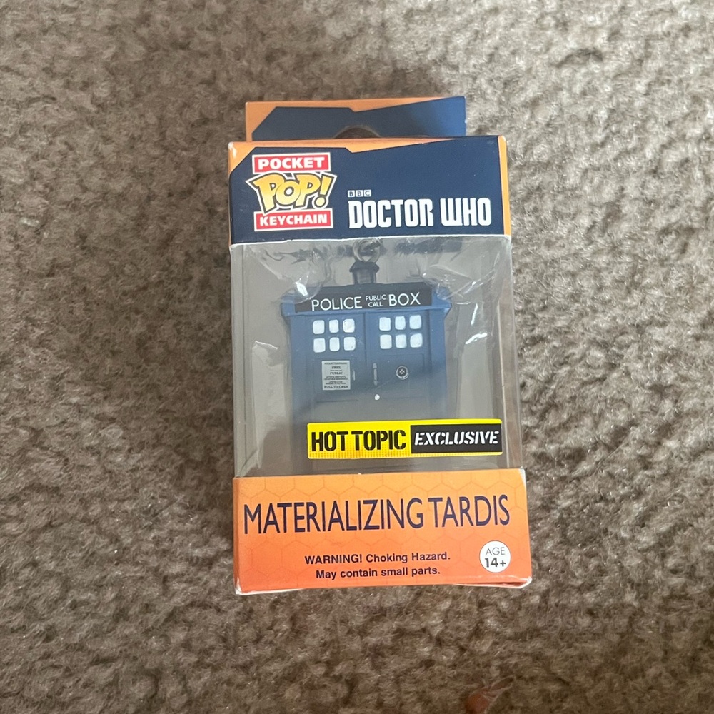 Doctor Who Materializing Tardis Keychain